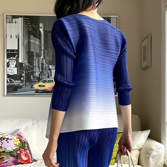 Micropleated blue ombre top - Picture 7 of 17